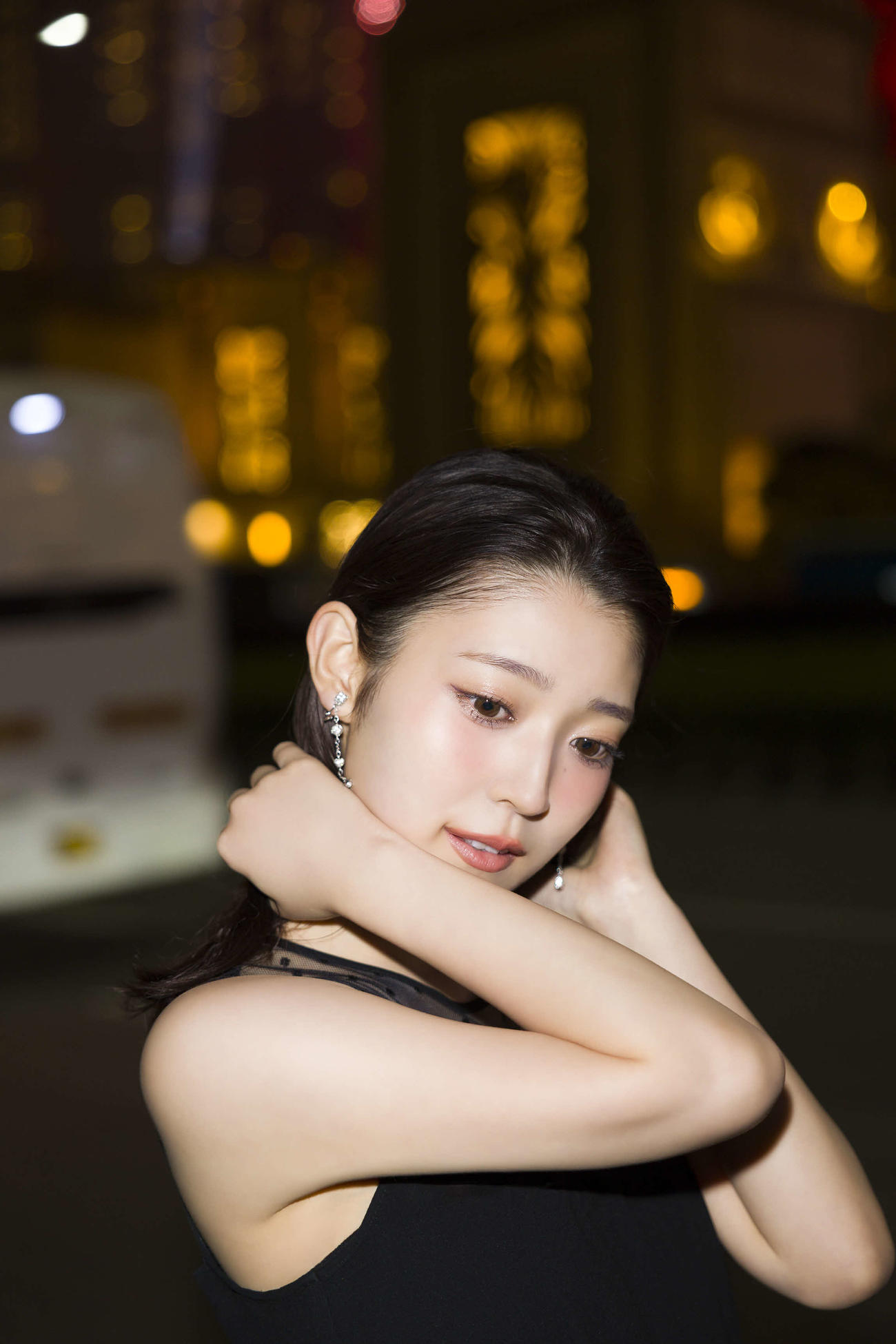 乃木坂46阪口珠美の初写真集「青いバラ」（撮影・Takeo Dec.）