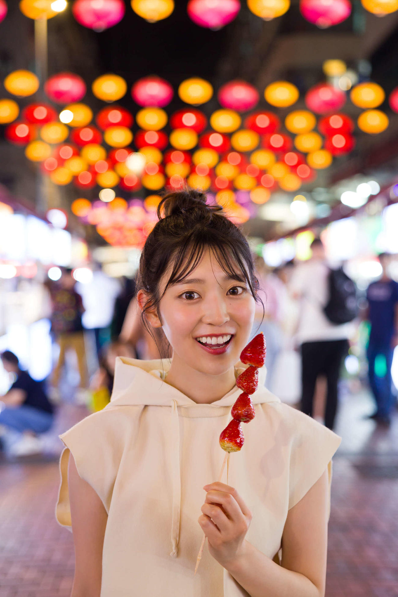 乃木坂46阪口珠美の初写真集「青いバラ」（撮影・Takeo Dec.）