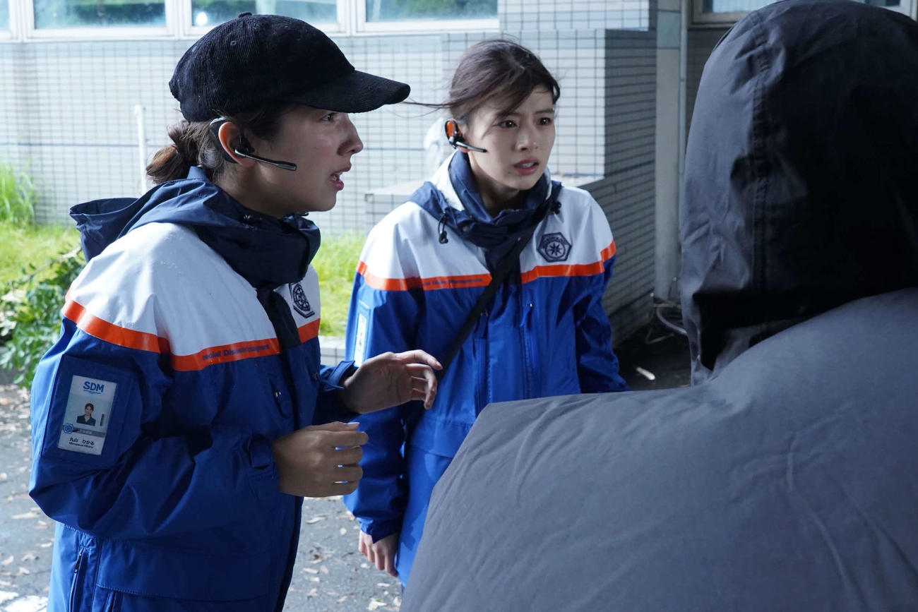 フジテレビ系「ブルーモーメント」より左から仁村紗和、出口夏希（C）フジテレビ