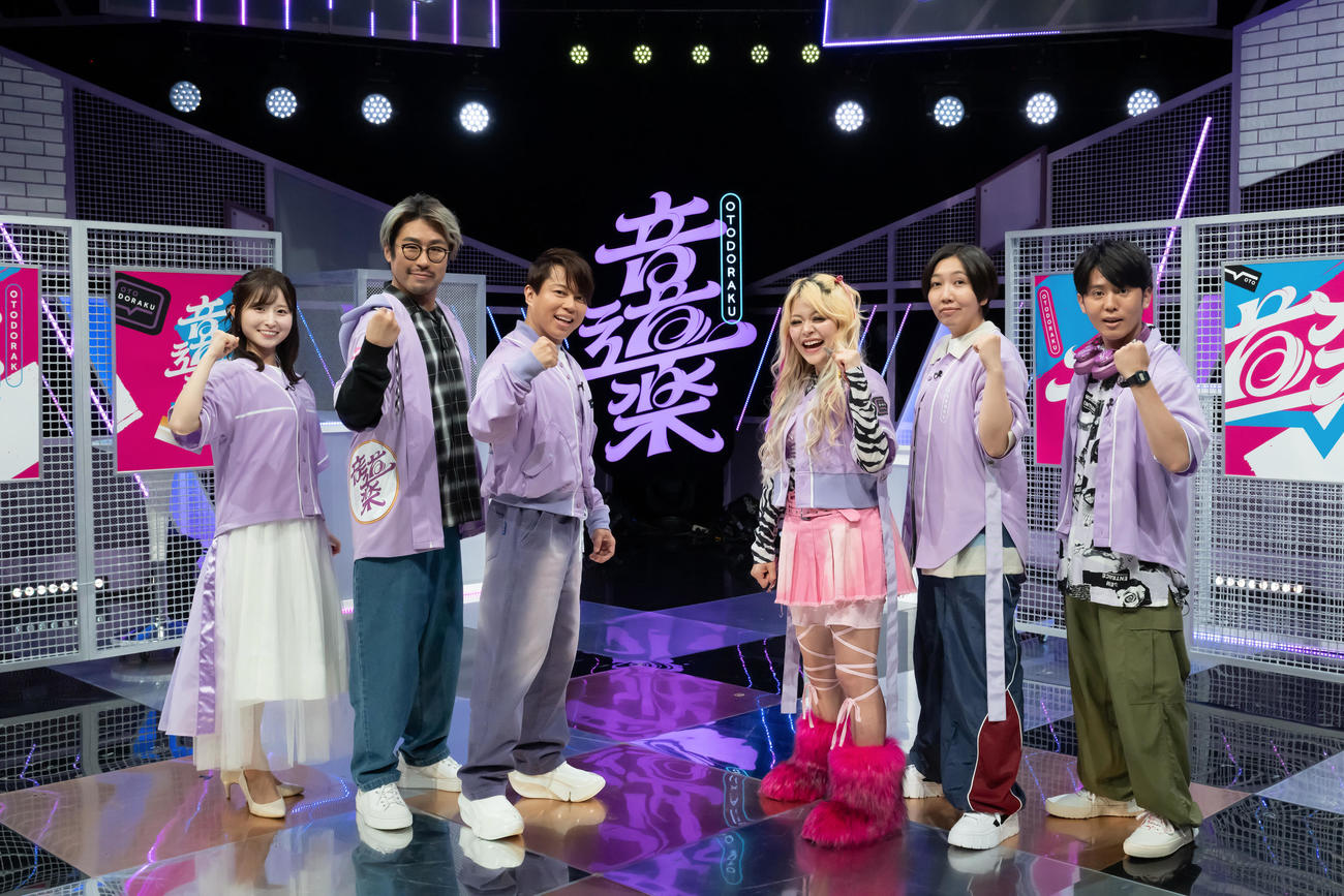 読売テレビの新音楽プロジェクト始動にともなう新番組でMCを務める西川貴教（左から3人目）ら5組