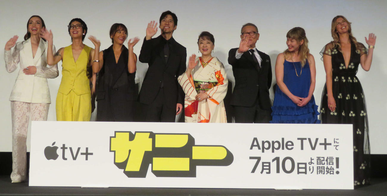 Apple TV＋「サニー」特別試写会に登壇した、左からジョアンナ・ソトムラ、annie the clumsy、ラシダ・ジョーンズ、西島秀俊、ジュディ・オング、國村隼、ケイティ・ロビンス氏、ルーシー・チェルニアク氏（撮影・村上幸将）