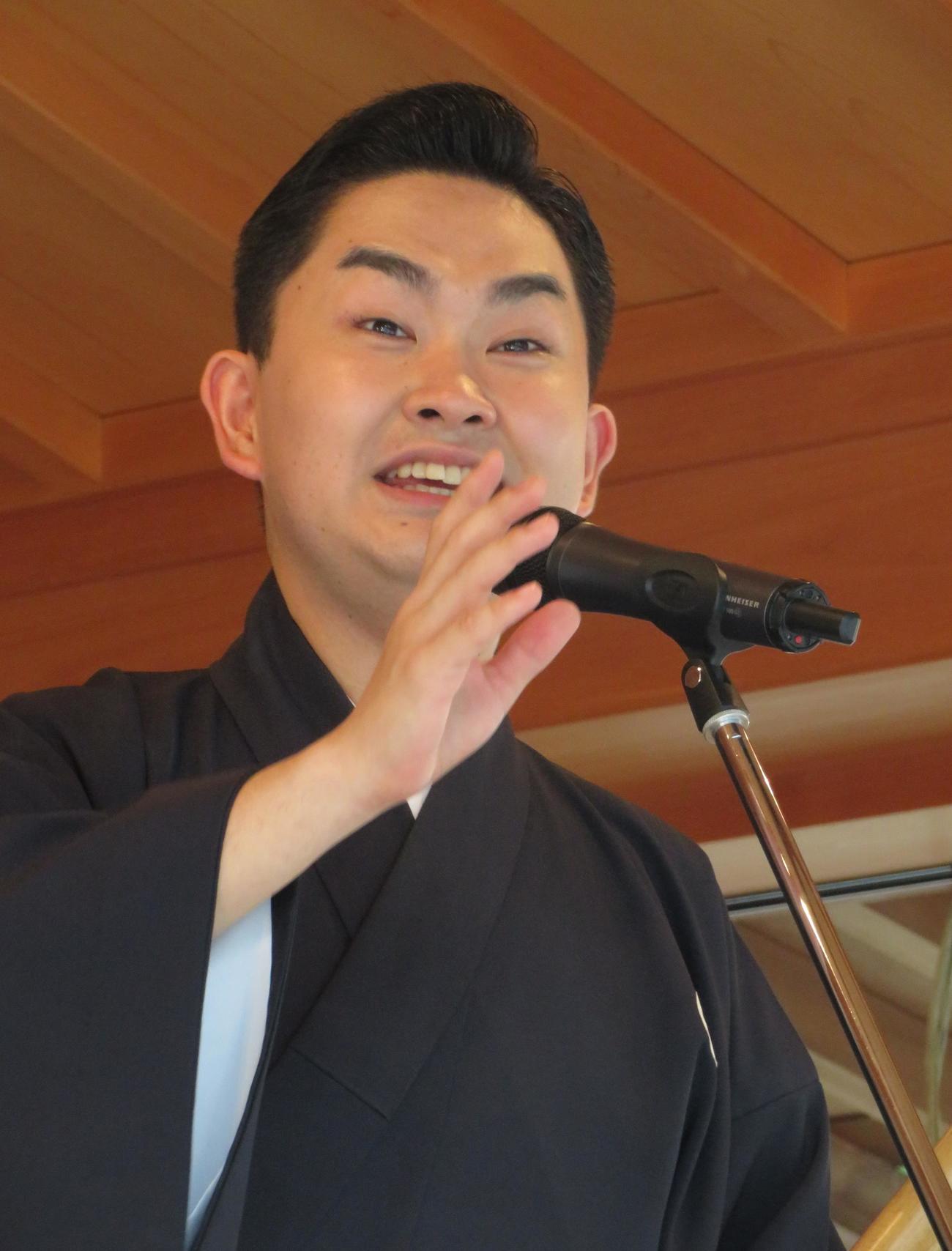 虎ノ門の金比羅離宮で新曲「さらば桜島」のヒット祈願と歌唱奉納を行った彩青