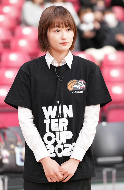テレ朝佐藤ちひろアナ「透明感えぐい！可愛すぎる」真っ白パフスリーブ爽やかコーデ