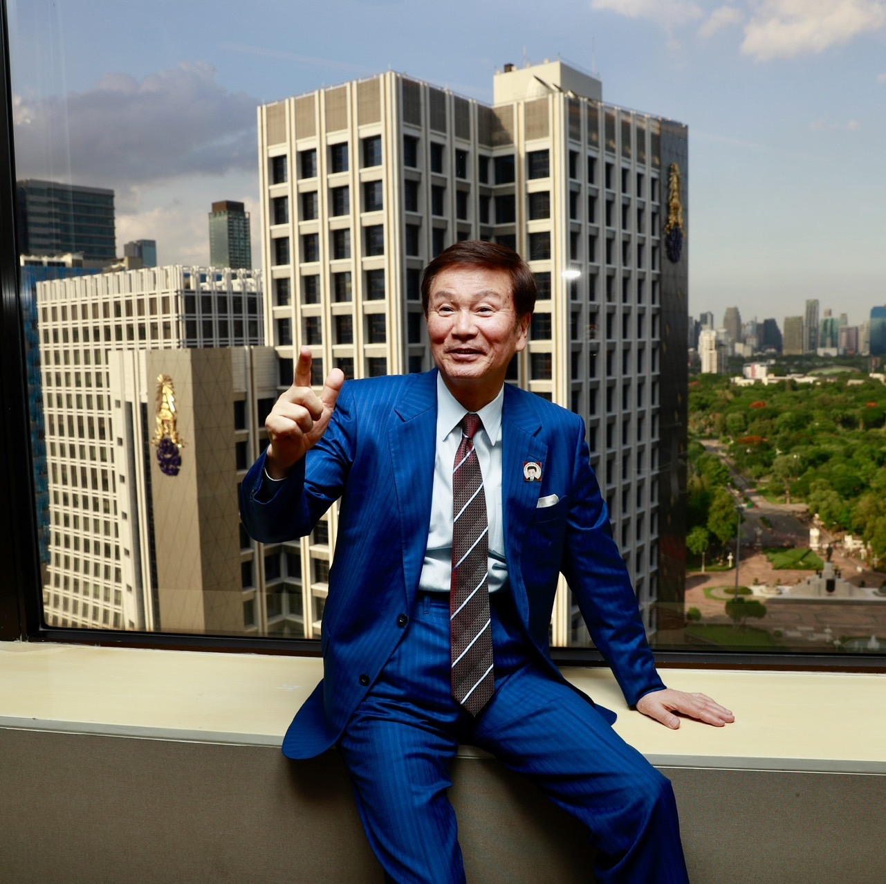 泰日アジア・オンライン大の学長就任へ向けて気合を入れる森田健作