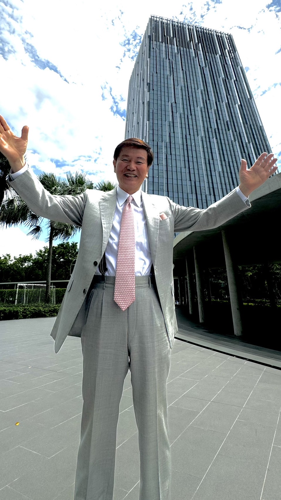 泰日アジア・オンライン大の学長就任へ向けて気合を入れる森田健作