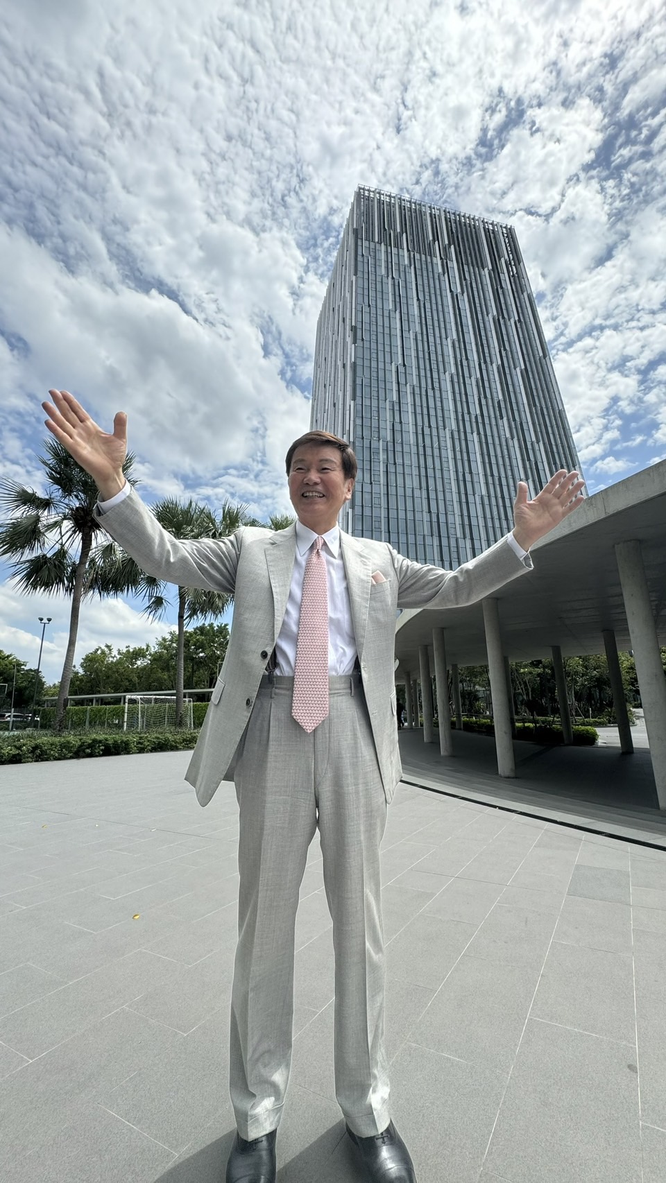 泰日アジア・オンライン大の学長就任へ向けて気合を入れる森田健作