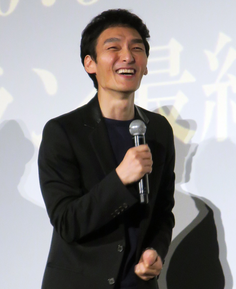 映画「ミッドナイトスワン」ロングラン最終上映御礼舞台あいさつで感激を語る草なぎ剛