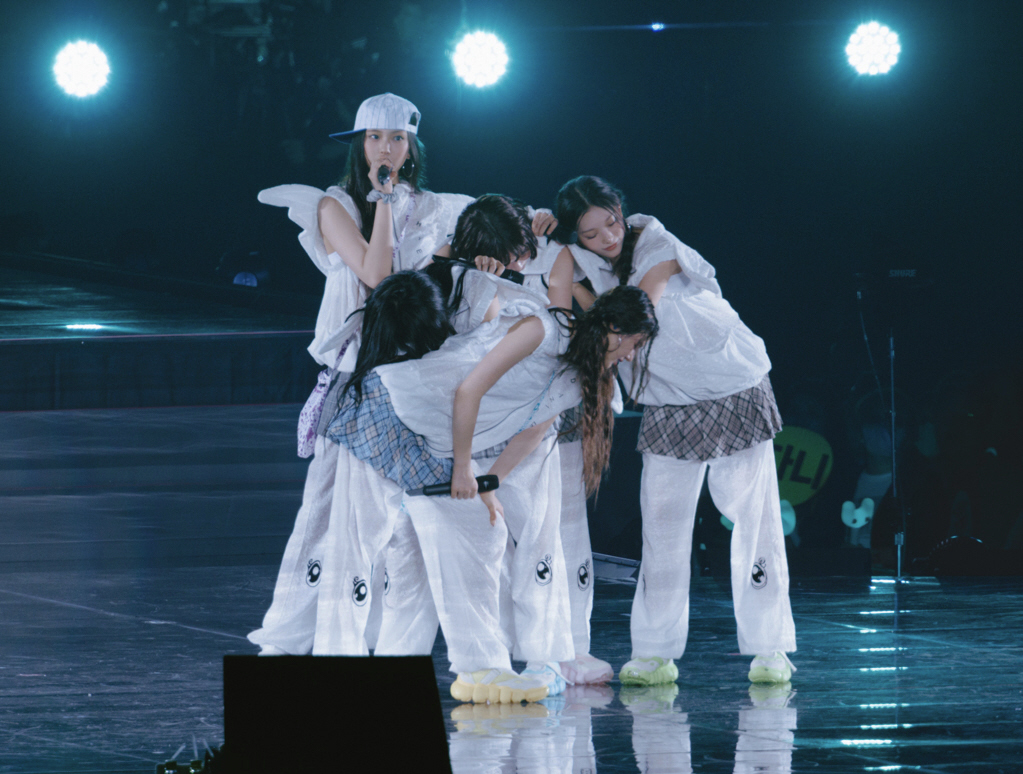 東京ドームライブを行ったNewJeansのメンバーたち（C）2024 ADOR. All Rights Reserved.
