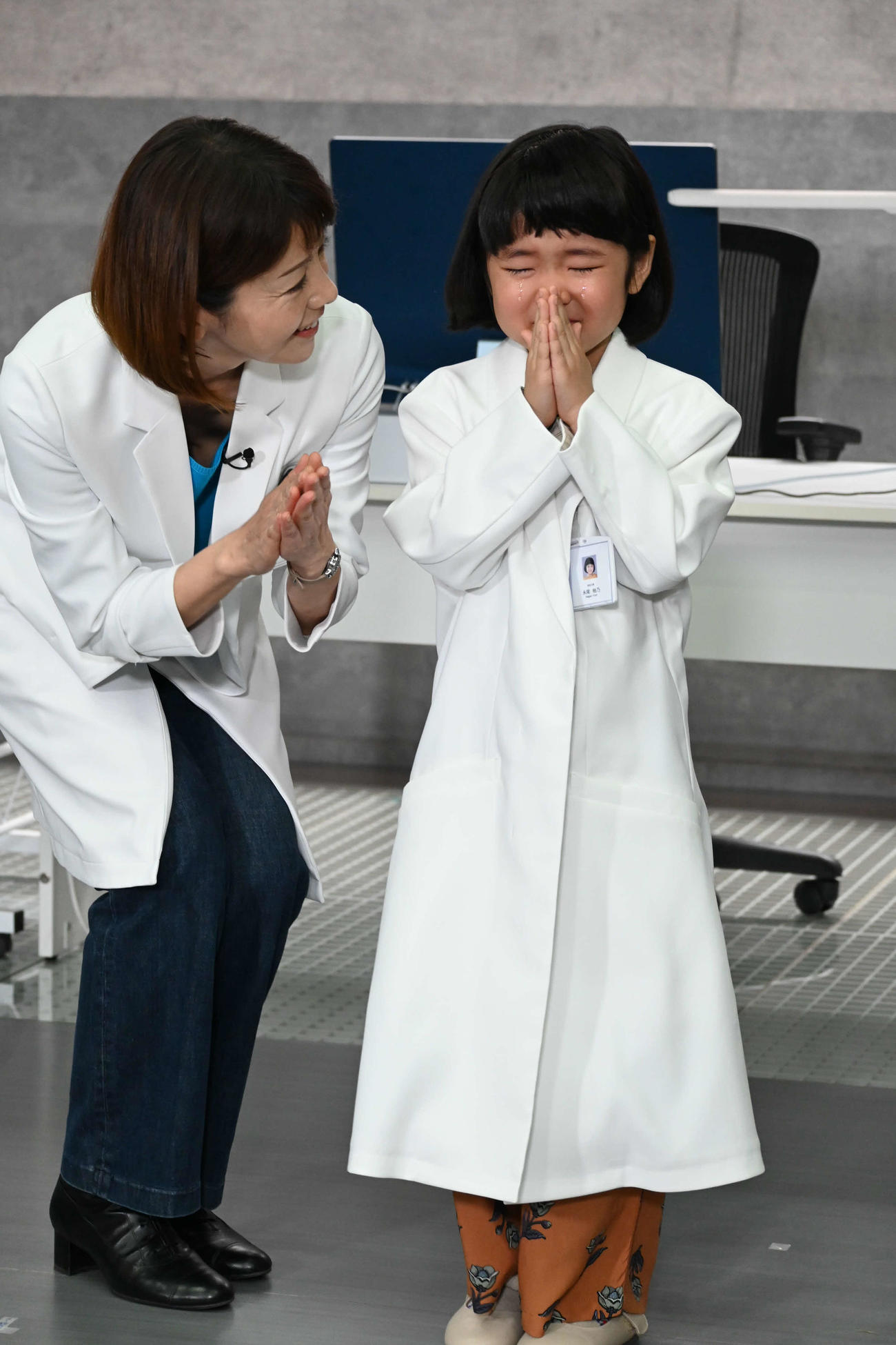 沢口靖子（左）からの「科捜研の女」への出演オファーに感極まる宣伝大使に就任した永尾柚乃（撮影・松浦隆司）