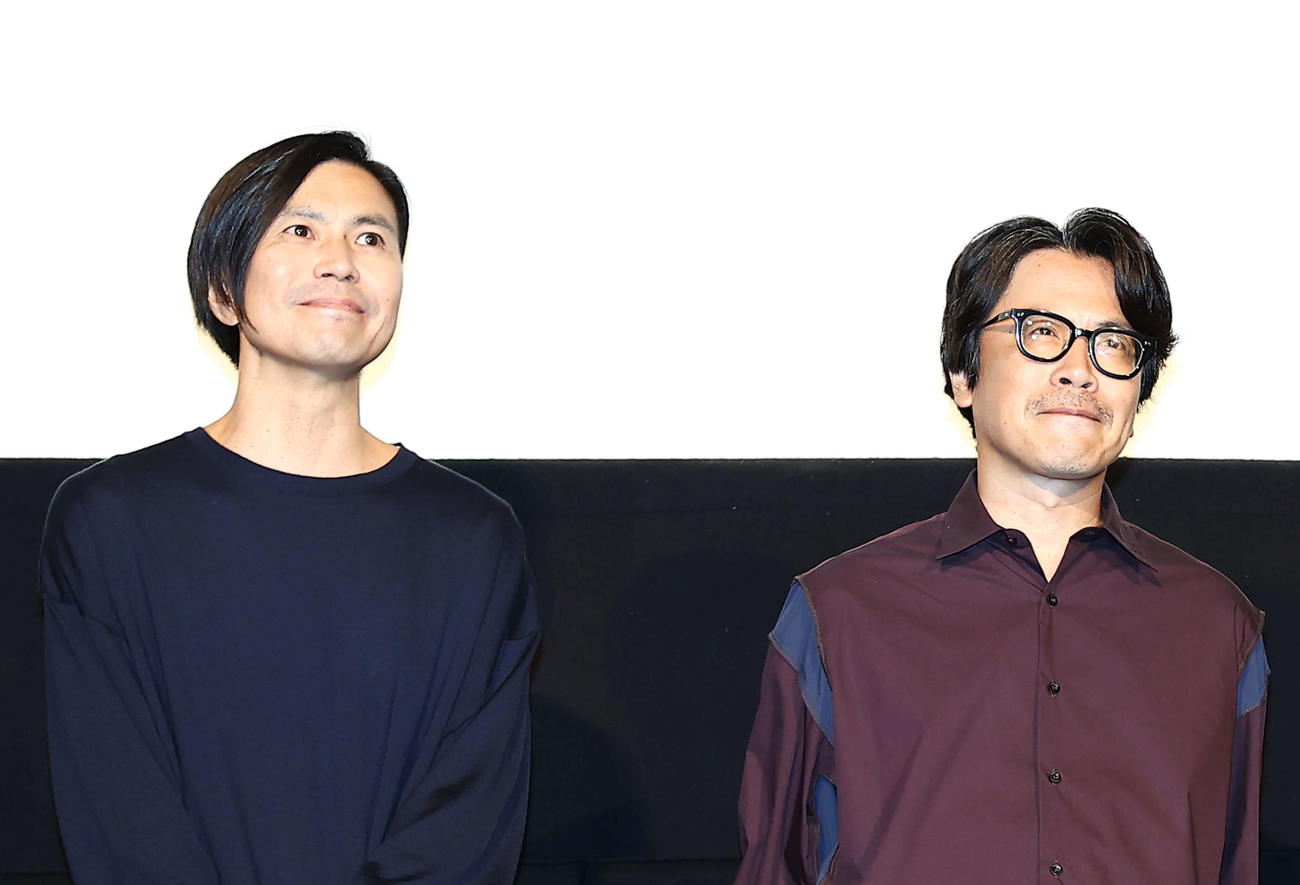 くるり佐藤征史（左）岸田繁（2023年9月撮影）