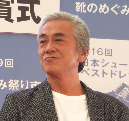 寺島進「超超超高級車」でやってきた大物恩師とやきとん会「串焼き100本を平らげてました」