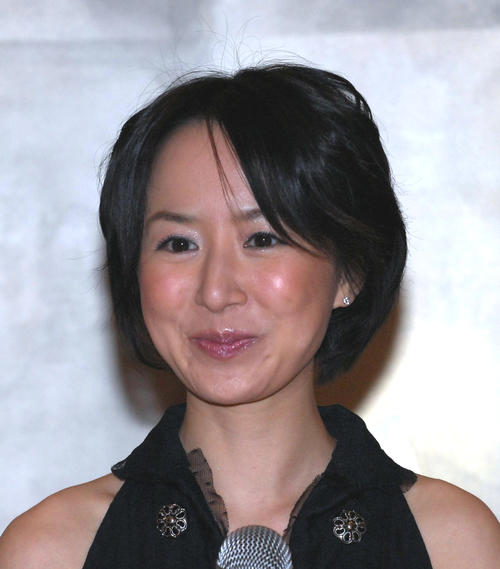 「エロい」42歳山川恵里佳、白ビキニのオフショ動画４連発！20年ぶりグラビア復帰「最ッ高」