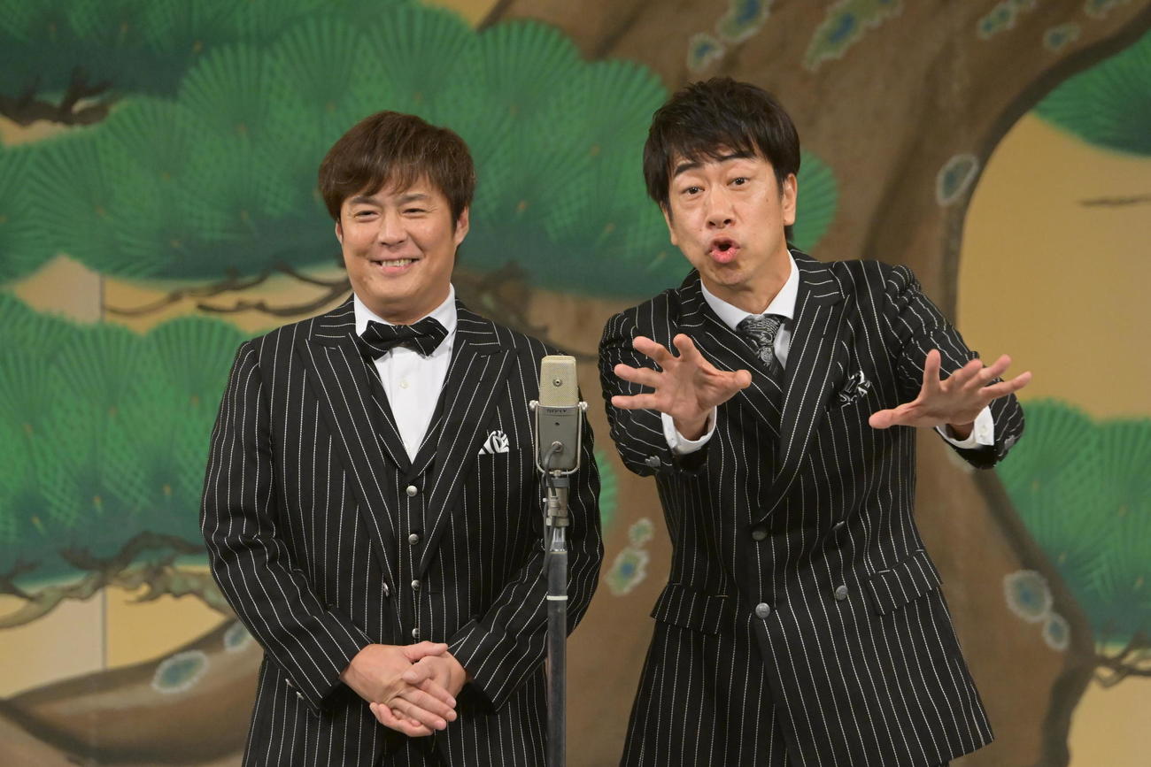 30周年記念公演を行ったテンダラー浜本（右）白川