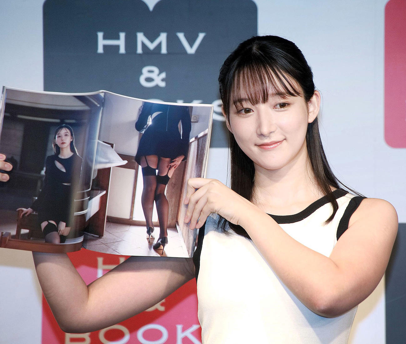 写真集の発売記念イベントに登場した山崎あみ（共同）