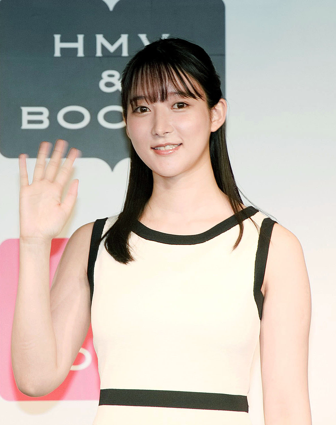 写真集の発売記念イベントに登場した山崎あみ（共同）