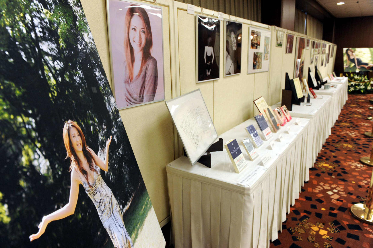 飯島愛さんお別れの会　展示された飯島さんの思い出の品々（2009年3月撮影）