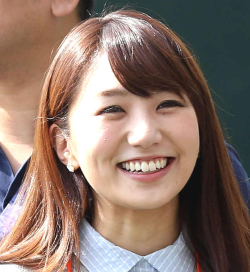 38歳の誕生日を迎えたフジ松村未央アナ「来年小学生」の娘と手つなぎショット　夫は陣内智則