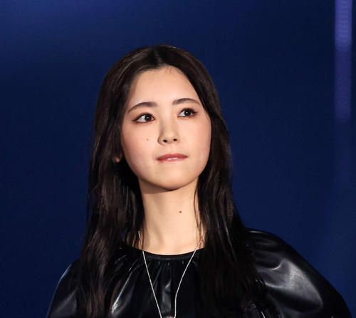 乃木坂46筒井あやめ、川﨑桜とセーラー服で水族館やビーチを満喫