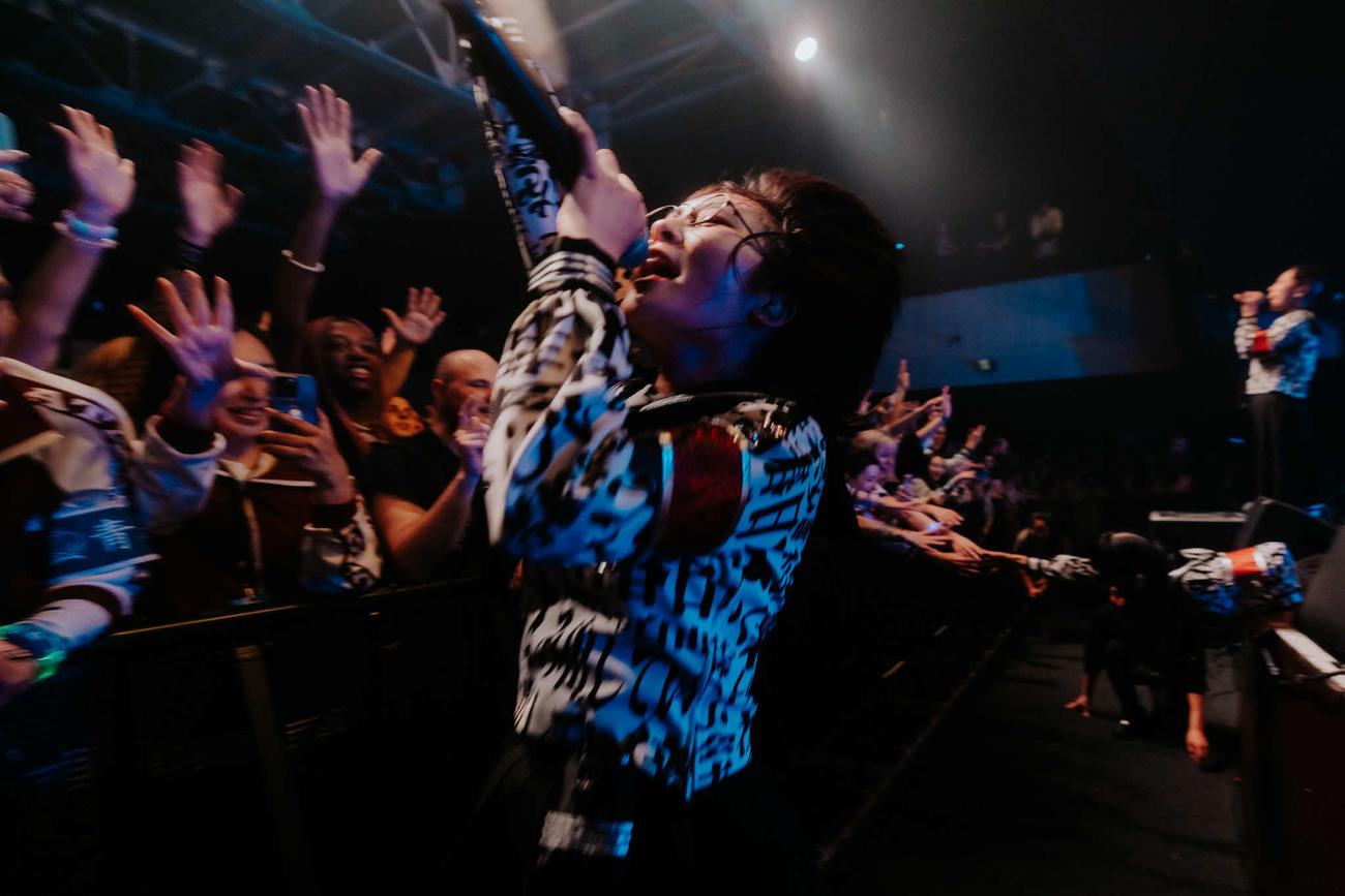 「AG！　Calling WORLD TOUR Part．1」でパフォーマンスする新しい学校のリーダーズ（Lindsey Blane）