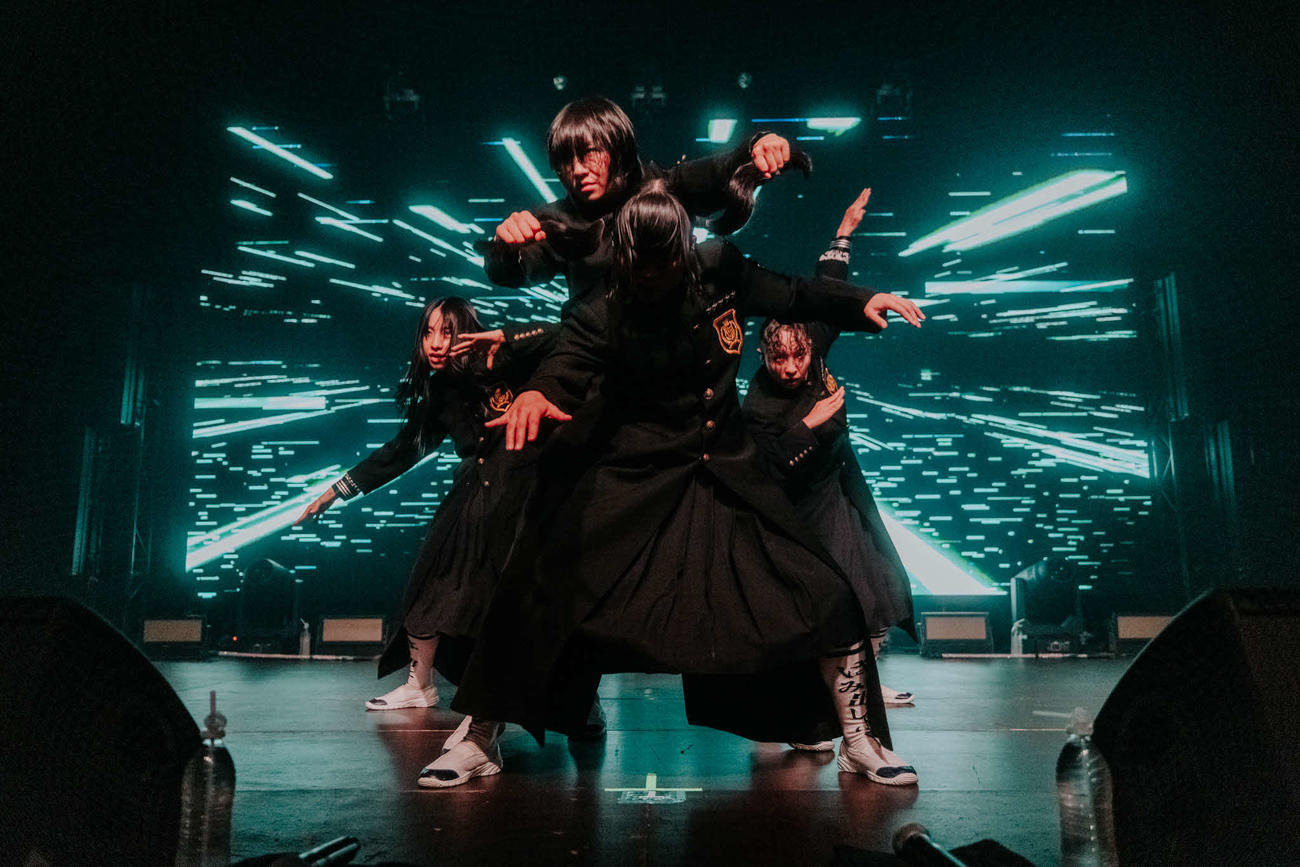 「AG！　Calling WORLD TOUR Part．1」でパフォーマンスする新しい学校のリーダーズ（Lindsey Blane）