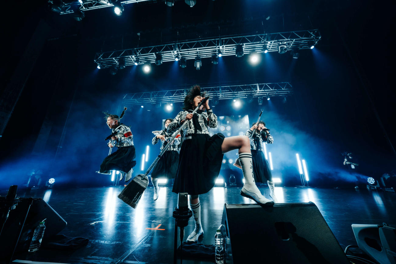 「AG！　Calling WORLD TOUR Part．1」でパフォーマンスする新しい学校のリーダーズ（Elaine Tantra）
