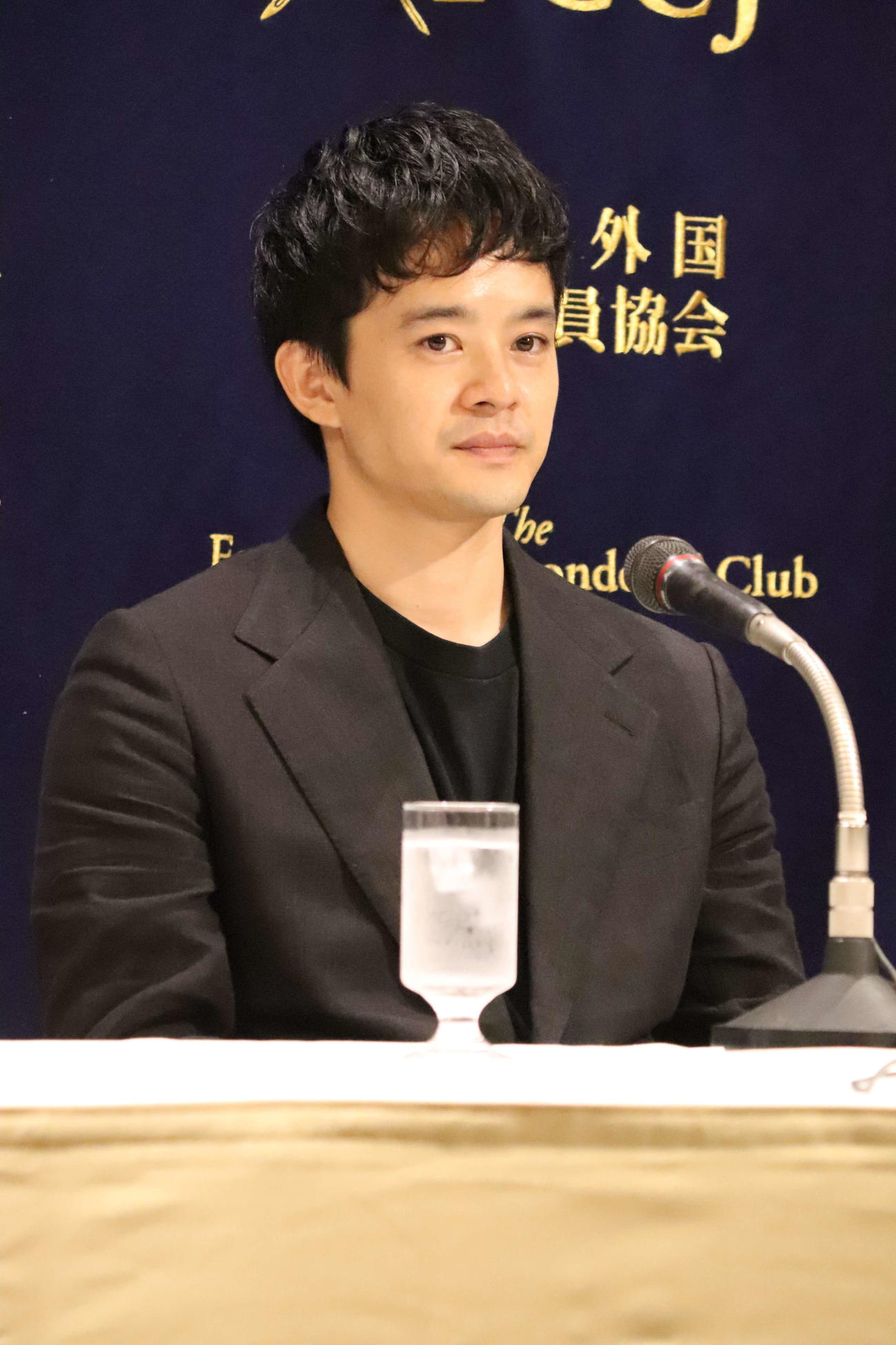 映画「ぼくのお日さま」上映後、会見に出席した池松壮亮（撮影・加藤理沙）