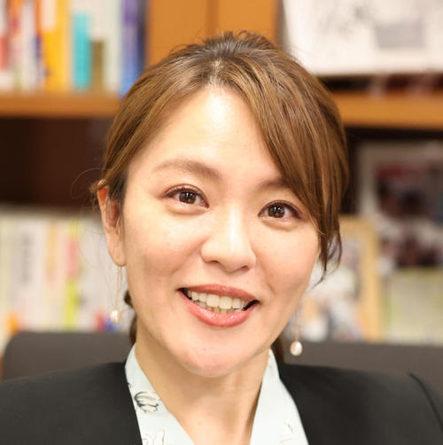 今井絵理子議員「文字通り内地との架け橋となった」アクターズスクール恩師マキノ正幸さんに感謝