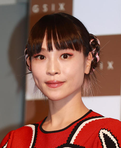 アーティスト清川あさみさん、戸田恵梨香＆大島優子との豪華女子会ショット公開