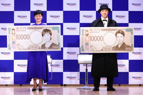 尾上松也「親戚」渋沢栄一の新１万円札発行に感慨　自らモデル巨大１万円札「夢がかなった気分」