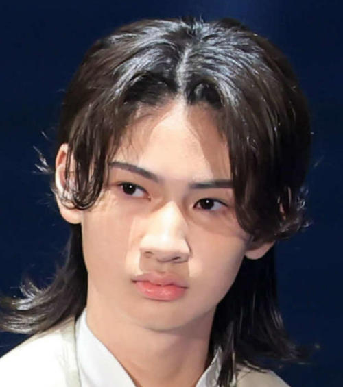 市村正親の16歳長男市村優汰、テレビ初共演の父とのハグショット公開「最高にすてきな親子」