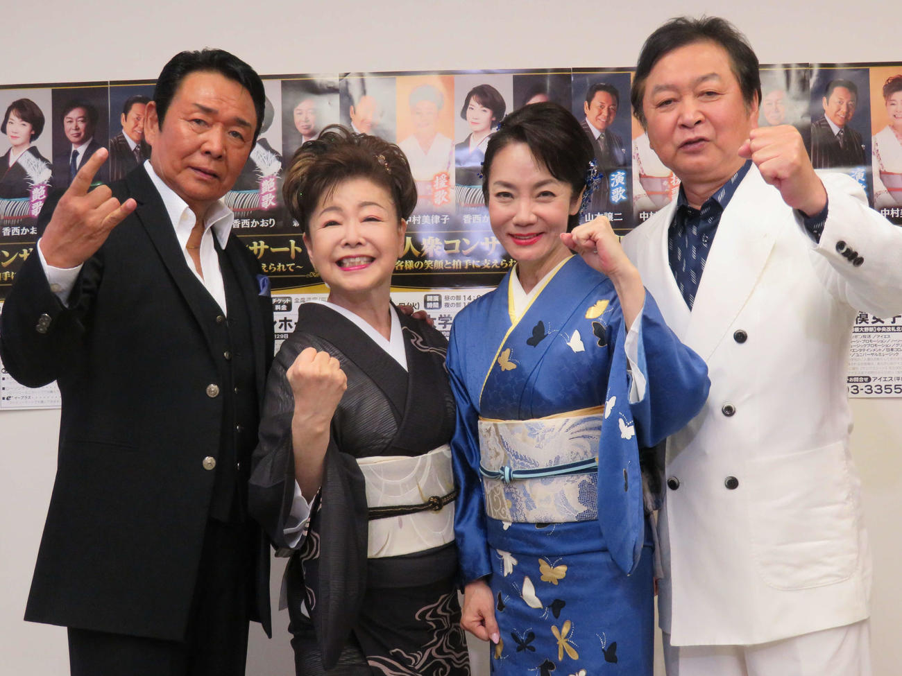四人衆コンサートをスタートさせた、左から山本譲二、中村美律子、香西かおり、新沼謙治