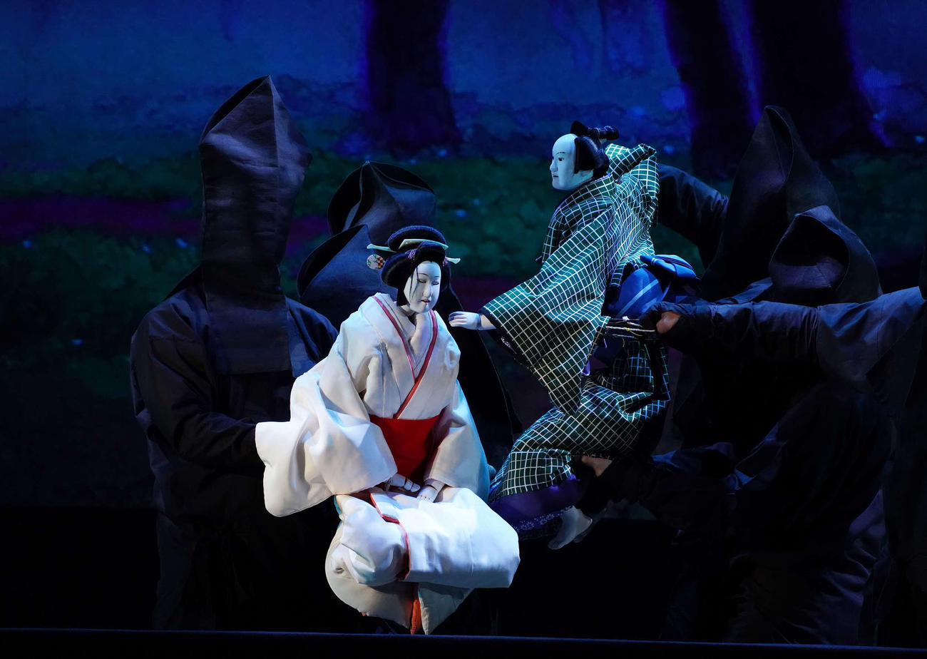 背景美術にアニメーション映像が用いられた「BUNRAKU 1st SESSION」（国立劇場提供、小川知子撮影）