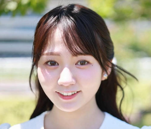 26歳テレ東アナの白ワンピ姿がまぶしすぎる「トミタイム」「競馬界のアイドル」絶賛の嵐