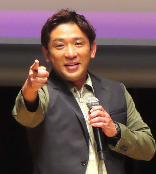 アルピー酒井健太「テーブルの下で」30歳フリーアナ妻と生放送中のノロケ話公開でスタジオ騒然