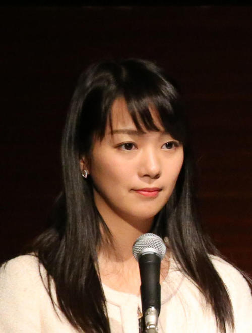 テレ朝・紀真耶アナ"学校の先輩"高橋克典と２ショット　「美男美女！」など反響