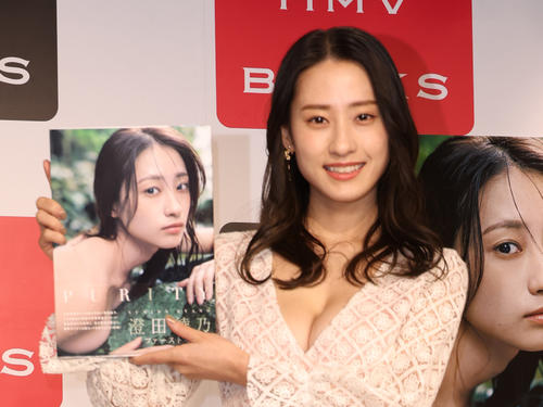 澄田綾乃、はだけた和服から白ブラあらわ　妖艶ショットに「こんな美人が家に居たらいいな」