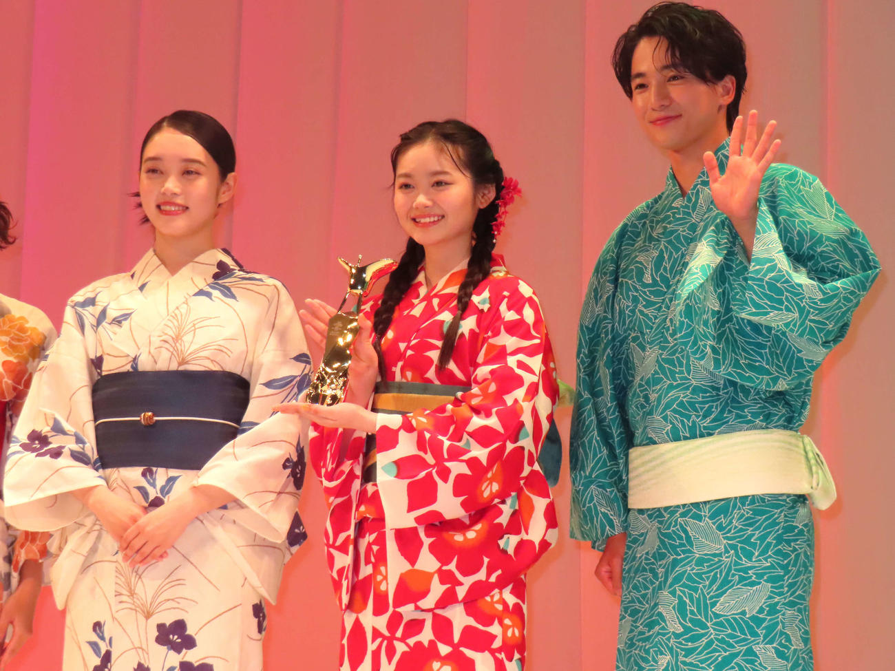映画「きみの色」ジャパンプレミアに登壇した、左から高石あかり、鈴川紗由、木戸大聖