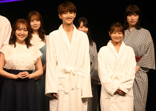 元AKB太田奈緒らがさまざまな“事後の２人“の会話劇舞台出演　バスローブ姿で「のぞき見して」