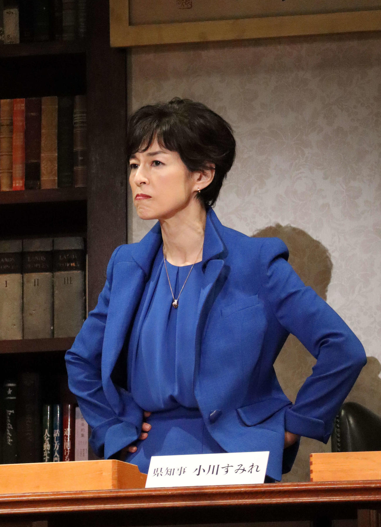 主演舞台「逃奔政走」で知事を演じる鈴木保奈美