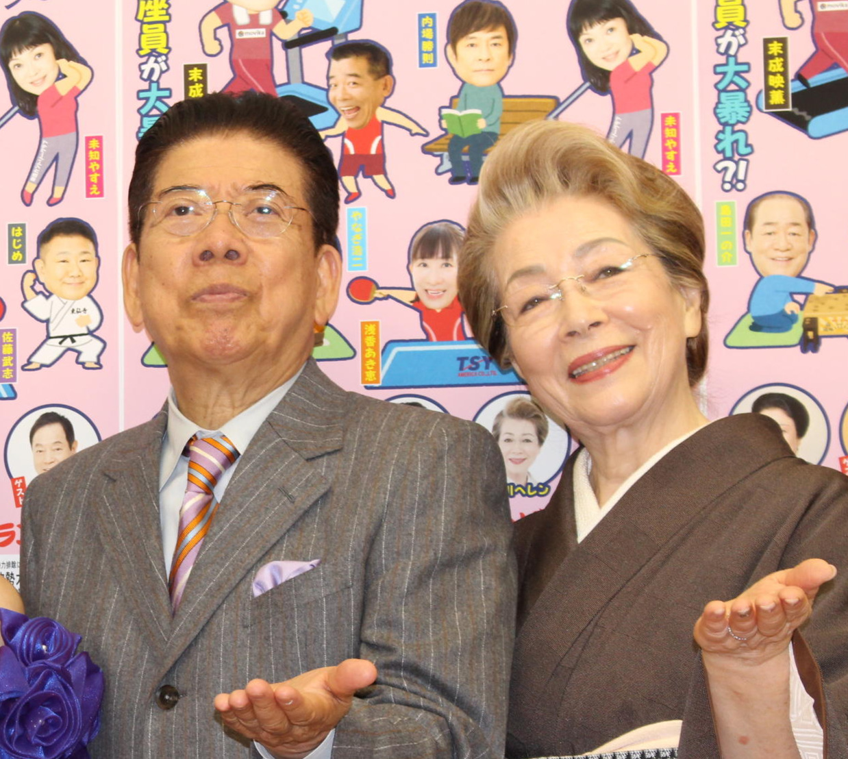 西川きよし（左）と西川ヘレン（2023年撮影）
