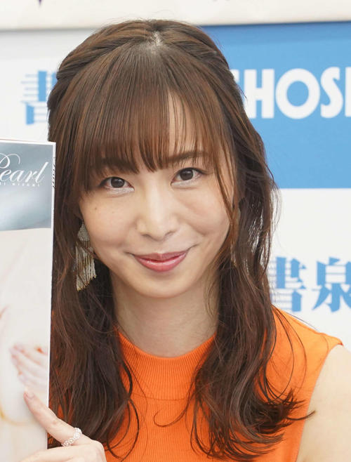 42歳フリーアナ「ビキニ」×「サウナ」超強力コラボ写真に「久々の水着あざ～す」「健康的で」