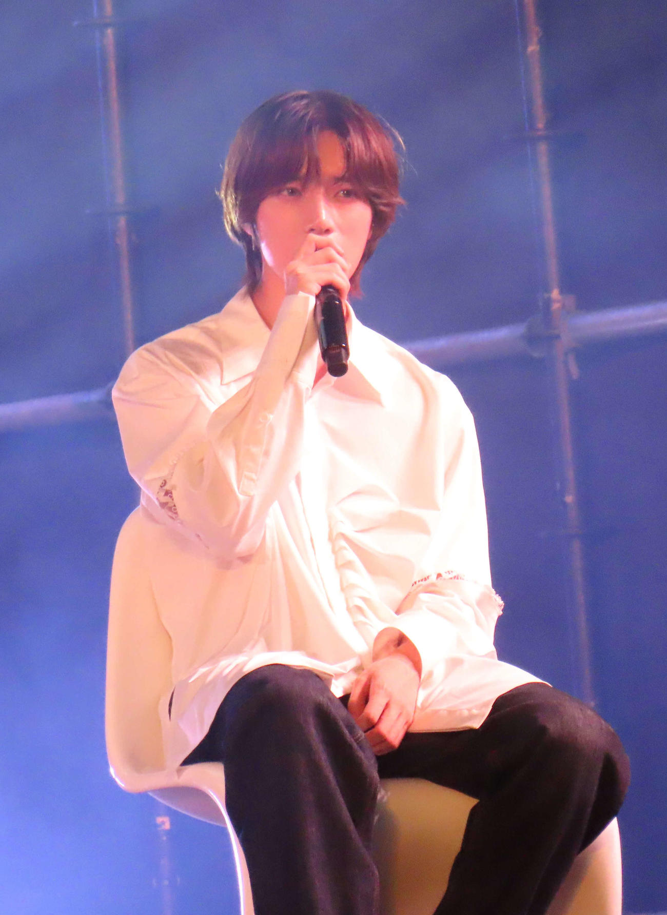 リリースイベントでパフォーマンスするTOMORROW X TOGETHERのBEOMGYU