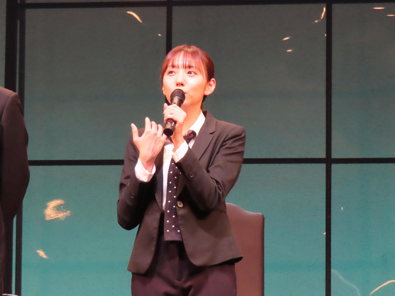 舞台「熱海殺人事件　Standard」に出演する新内眞衣（撮影・横山慧）