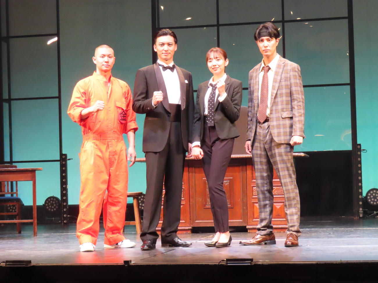 舞台「熱海殺人事件　Standard」に出演する（左から）高橋龍輝、荒井敦史、新内眞衣、富永勇也（撮影・横山慧）
