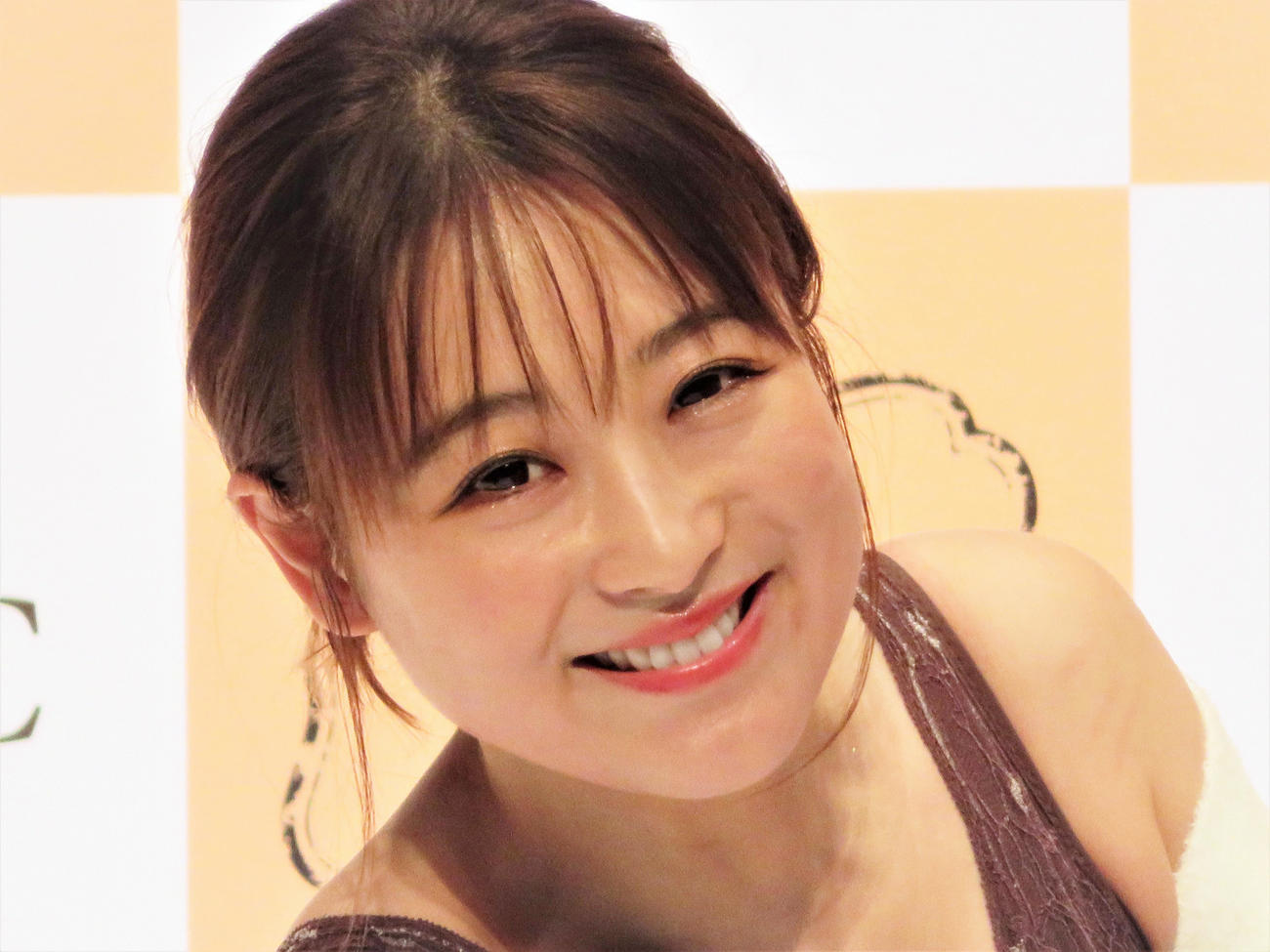 鈴木奈々（21年撮影）