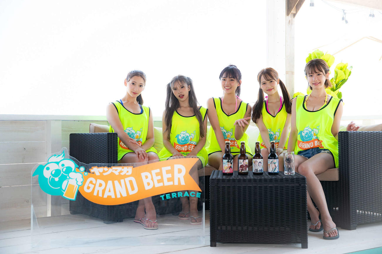 「ヤンマガ　GRAND BEER TERRACE」のお披露目会見に出席した、GRAND BEER GALS。左から塚越愛実、ひなたまる、豊田ルナ、西綾乃、新唯