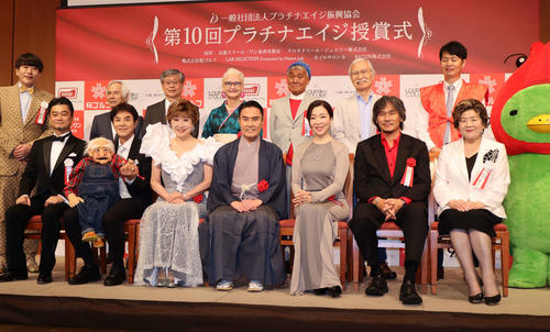 真矢ミキ「年を重ねること人生の醍醐味。任期はない」と活躍誓う　プラチナエイジ授賞式
