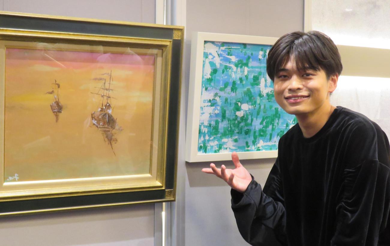 ライブ会場に自身で描いた絵を展示した二見颯一
