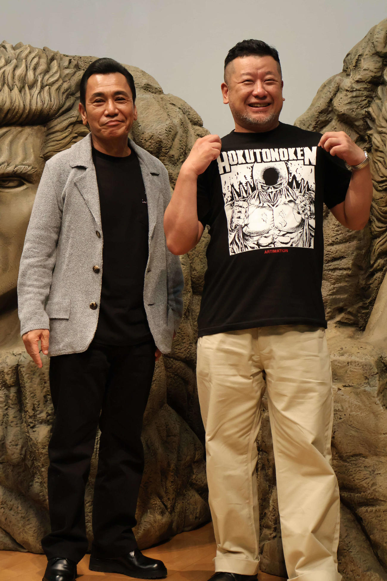 北斗の拳原画展への思いを語った原哲夫氏（左）とケンドーコバヤシ（撮影・阪口孝志）