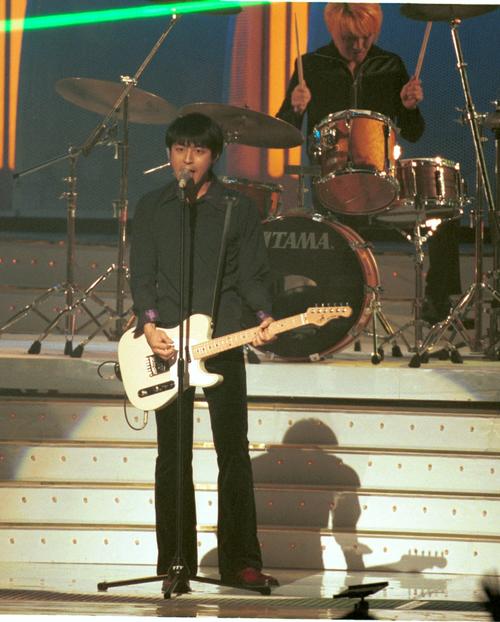 97年ヒット曲熱唱歌手に「鬼レンチャン」とギャップ萌え続出「ほいけんたさんと組んでた人だ」